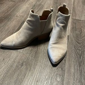 Tan Universal Thread Pointed-Toe Booties